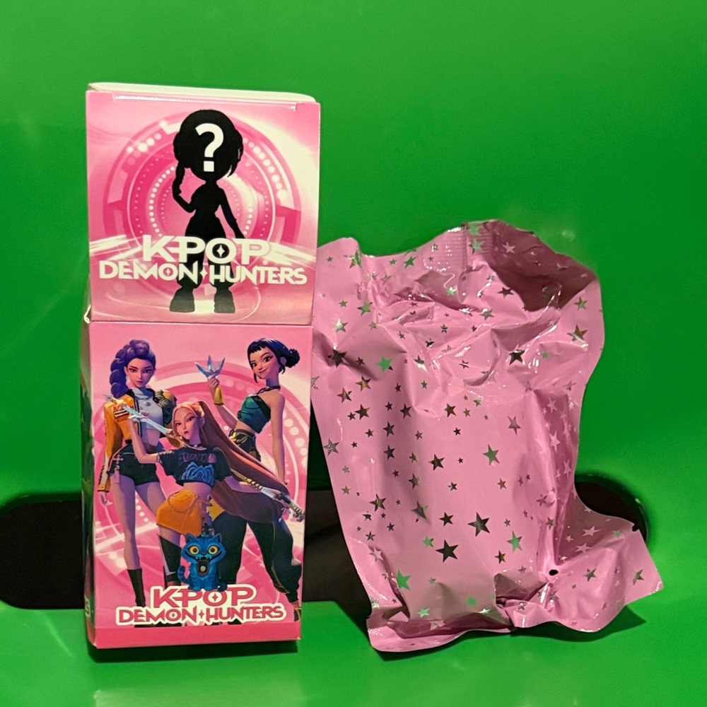 KPOP Demon Hunters Collectible Unopened Blind Bag Box